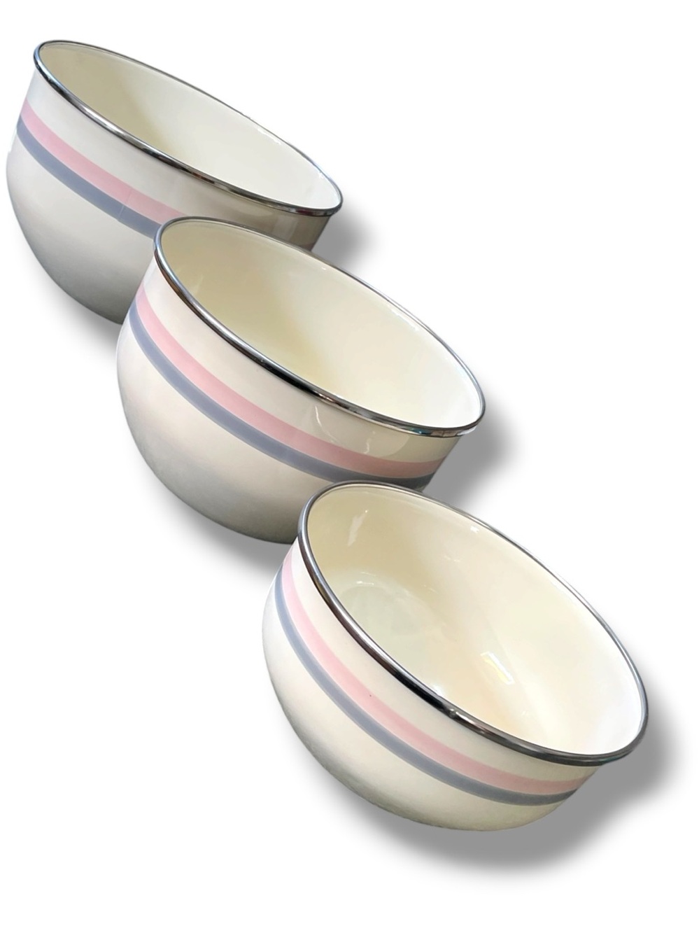 Vintage mixing bowls, enamel over metal, nesting bowls, like new